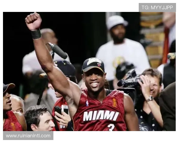 小牛队与热火队在夏季联赛中的精彩对决与战术分析 小牛队与热火队在夏季联赛中的精彩对决与战术分析